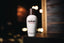 Produktbild Tabac Original Mild After Shave Fluid auf schwarzem Tisch